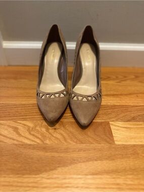 Nine West Taupe Pointed-Toe Pumps with Geometric Cutouts